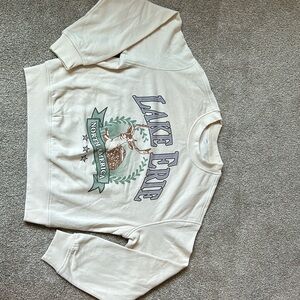 H&M crewneck worn once, great condition